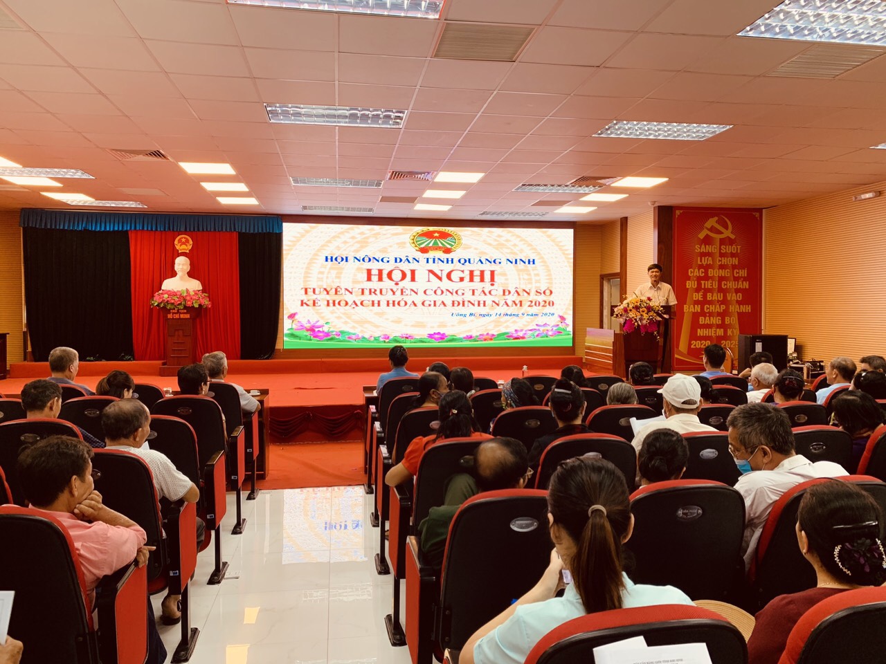 Trung tâm Y tế thành phố Uông Bí phối hợp với Hội Nông dân thành phố tổ chức tuyên truyền về công tác Dân số - KHHGĐ năm 2020.